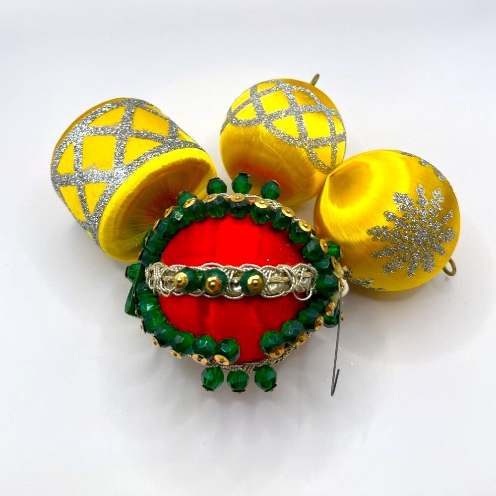 Vintage 1960's Christmas Xmas Push Pin Ornaments - Set of 4 - Picture 1 of 5